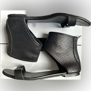 ALL SAINTS Flat Leather Ankle Cuff Sandals Size 39 w/ zipper - made in Portugal